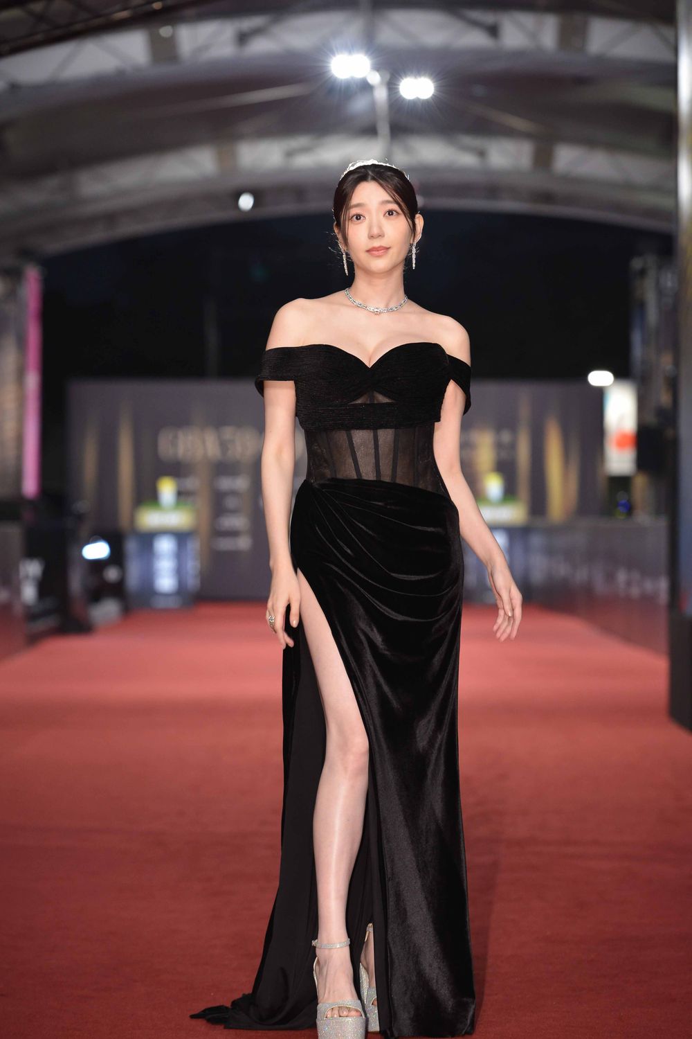 熱騰騰視后許瑋甯，以《不夠善良的我們》再度獲獎！林依晨秒擁抱、真的太暖心！-20