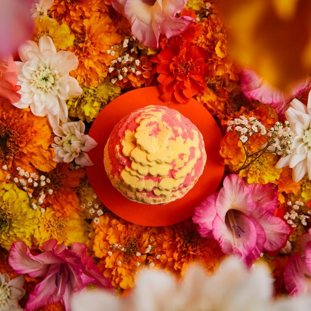 致敬墨西哥傳統文化！LUSH 2024亡靈節限定系列，熱賣萬壽菊汽泡彈再度出現、必收思念之蝶泡泡浴棒！-4