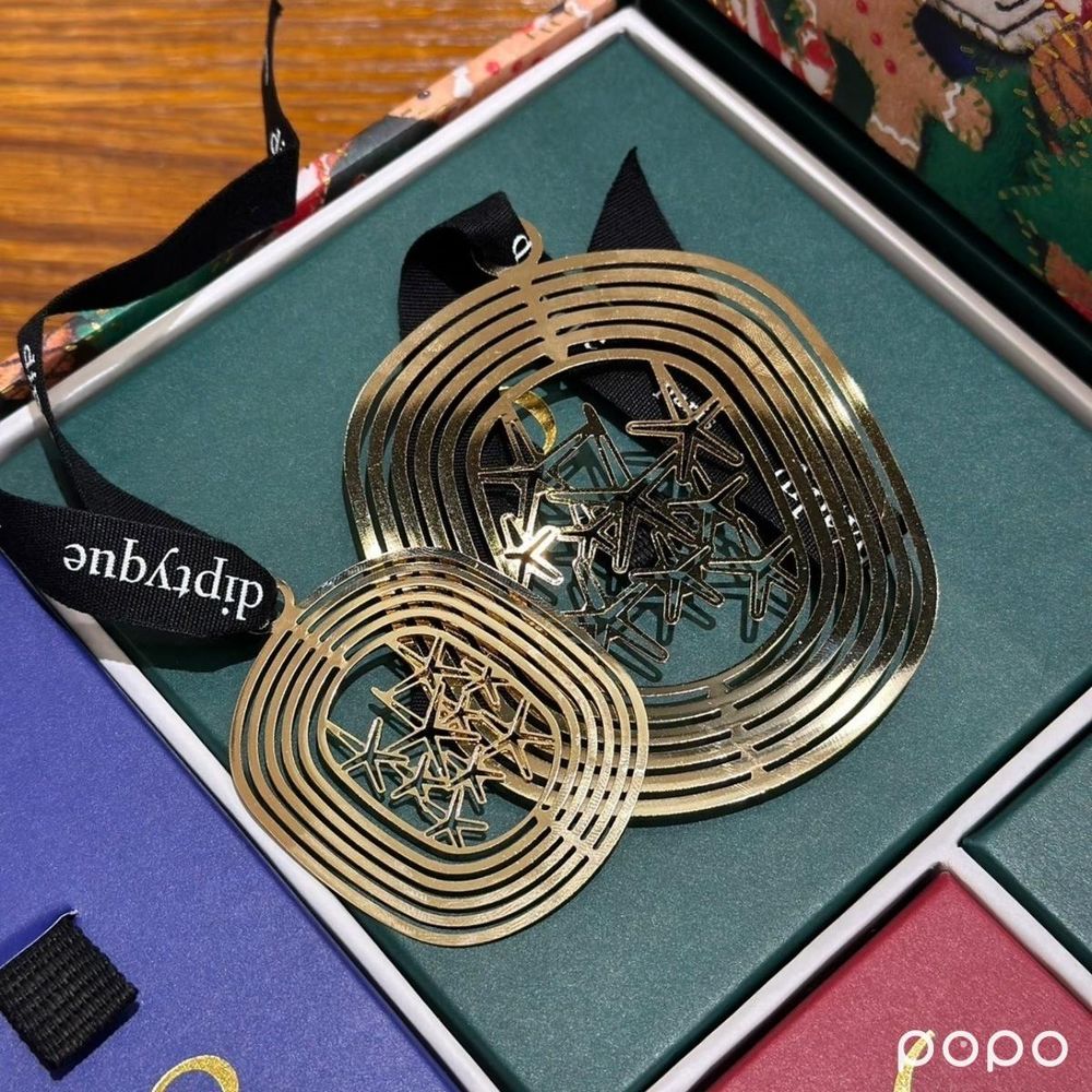 Diptyque必收2024聖誕倒數月曆！肌膚之華、杜桑、紙染之水都有，行李箱階梯設計、太夢幻了！-9