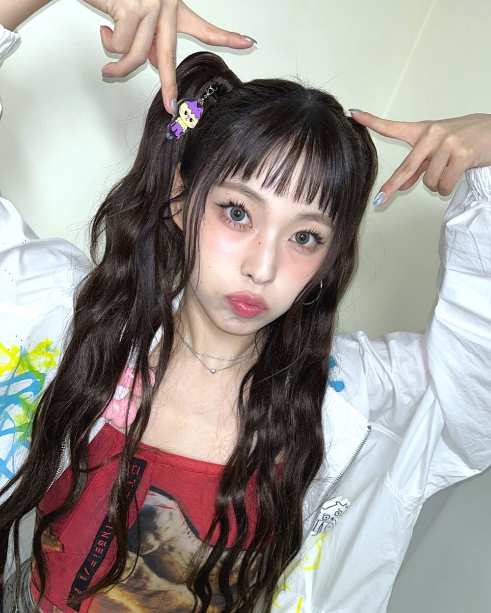 韓網評選7位超適合Y2K造型的KPOP女偶像！Jennie引領潮流，Minnie、張員瑛完美身材輕鬆駕馭！-7