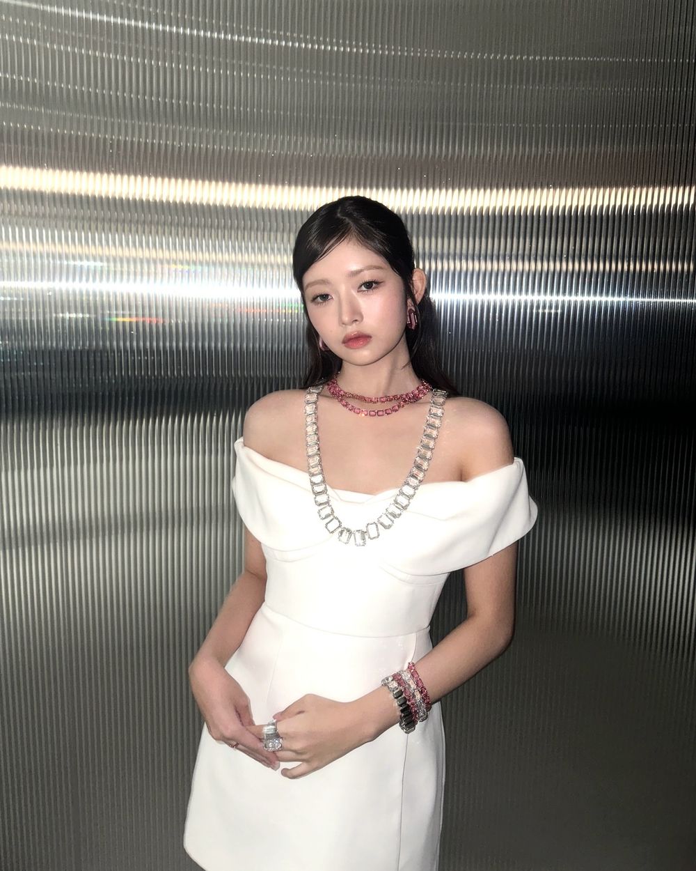 韓網熱議7位歌唱與饒舌實力兼具的女團成員！小娟飆高音超強，Karina、Jennie全能偶像！-4
