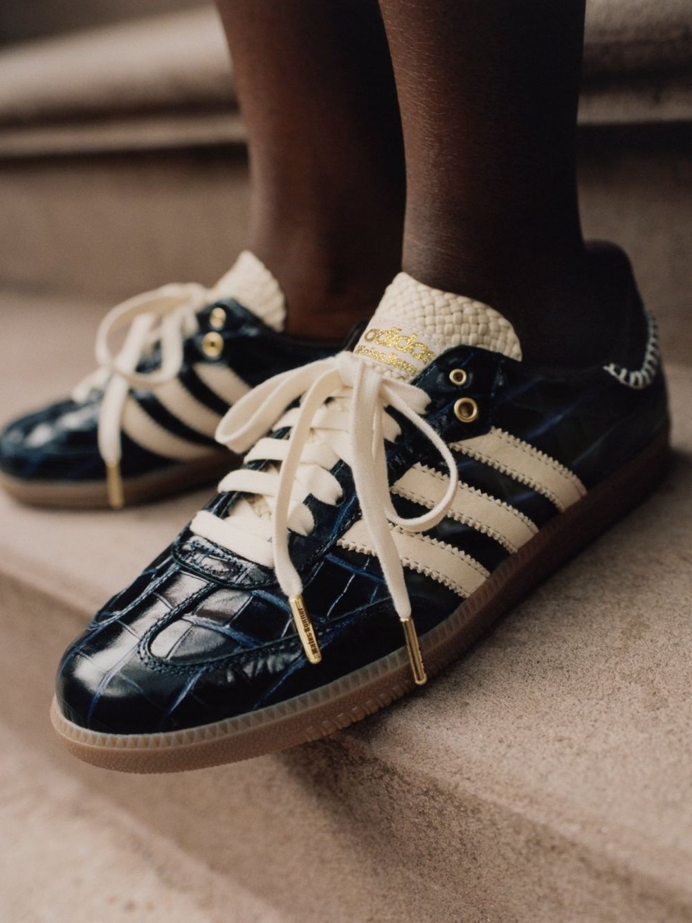 要用搶的聯名來了！adidas Samba「頂奢鱷魚紋款」拼接細節、一上腳精品感爆棚！-4