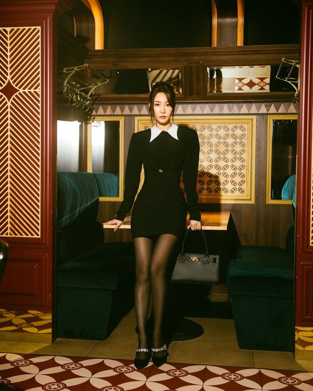 aespa寧寧、趙露思非它不可！Versace爆紅「女神手提包」成熱銷大黑馬！-8