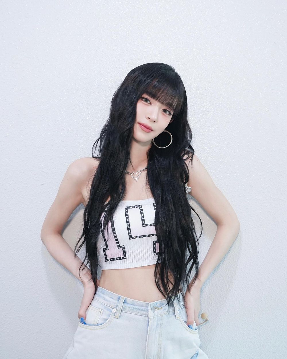 韓網熱議7位腰線超好看的KPOP女偶像！Yuna、Jennie腰臀比例太完美，張員瑛腹肌超驚人！-8