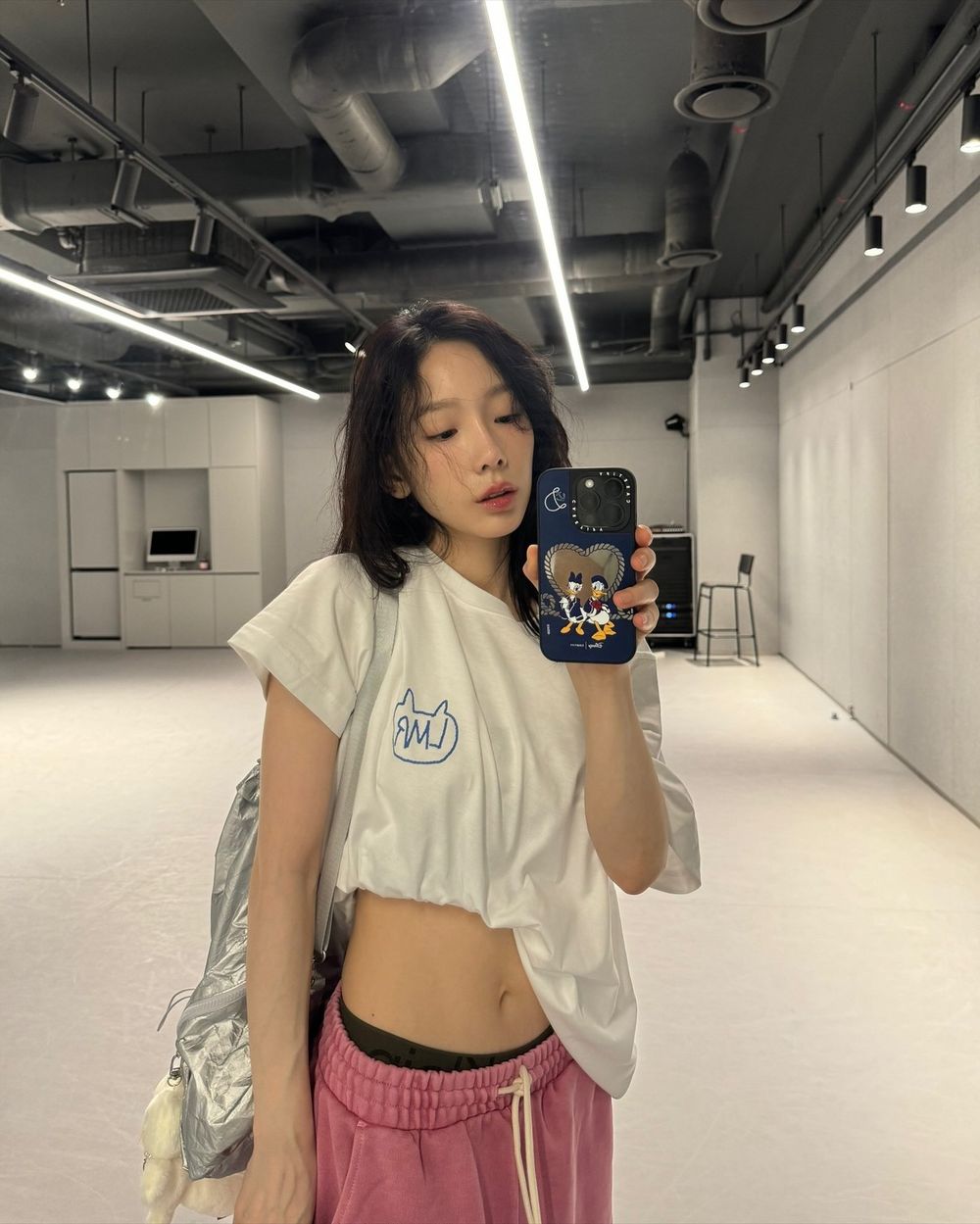 韓網熱議7位腰線超好看的KPOP女偶像！Yuna、Jennie腰臀比例太完美，張員瑛腹肌超驚人！-14