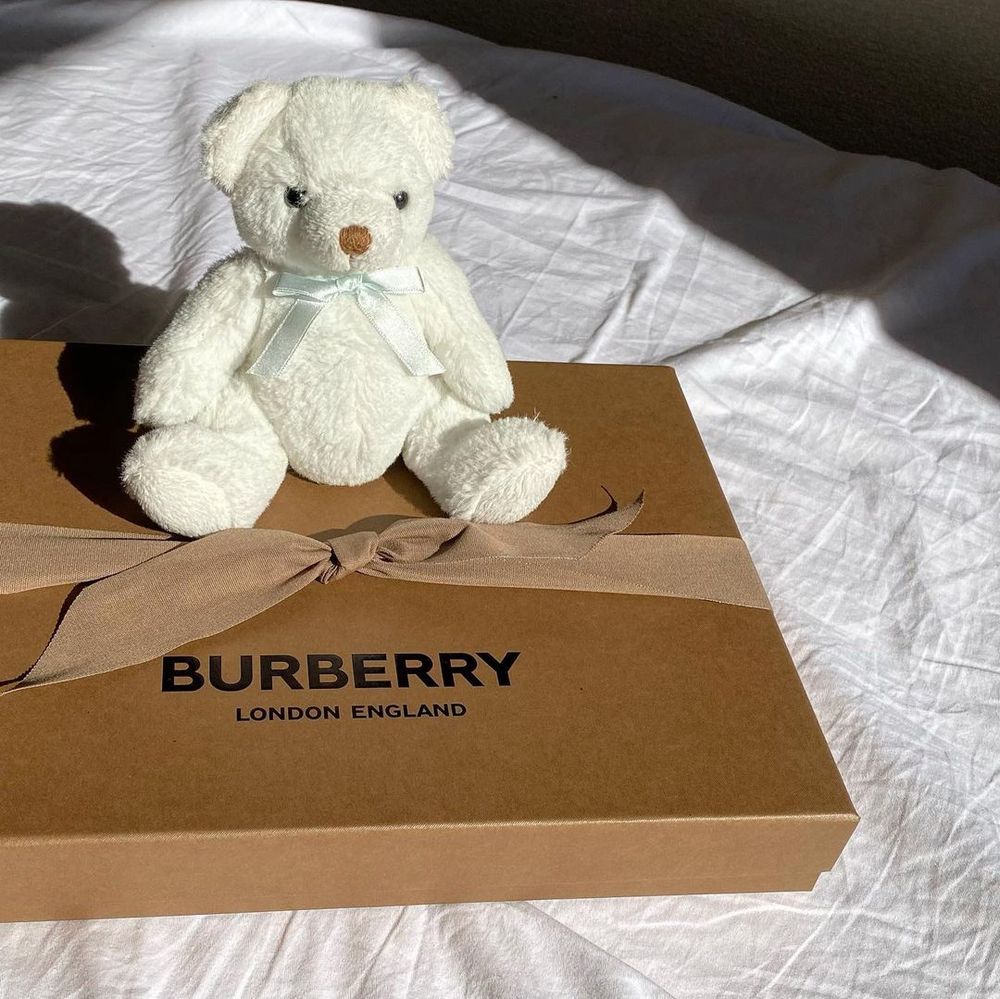 2024最實用聖誕禮物！人生值得擁有「Burberry格紋圍巾」最新價格一次看！-2