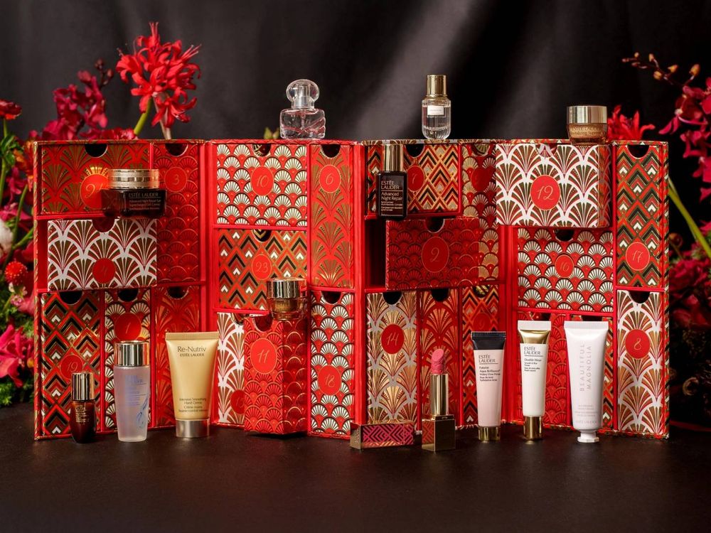 IU同款都在這！雅詩蘭黛史上首款「聖誕倒數月曆」正貨眼霜、小金管霧唇...，秒殺禮盒省萬元！-5