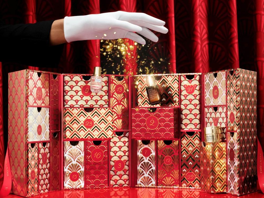 IU同款都在這！雅詩蘭黛史上首款「聖誕倒數月曆」正貨眼霜、小金管霧唇...，秒殺禮盒省萬元！-6