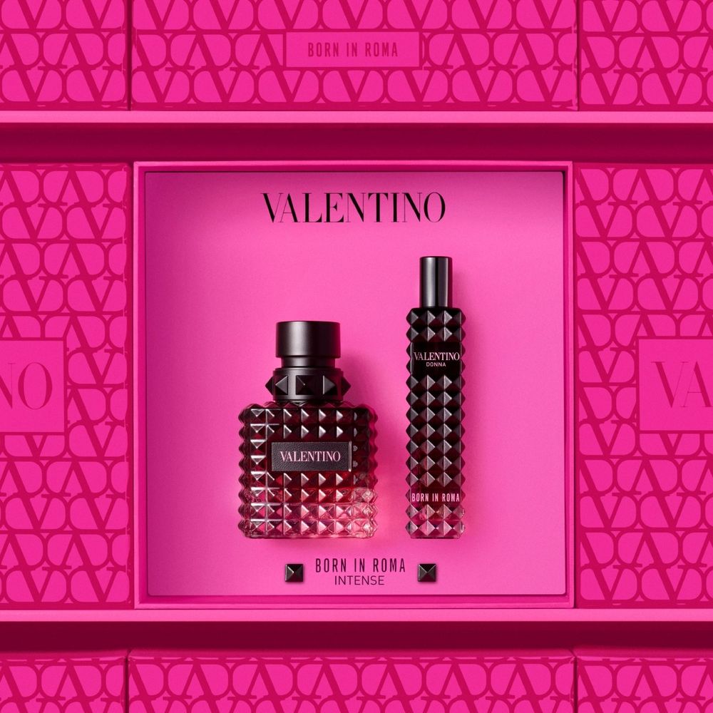 VALENTINO「2024聖誕禮物」10選！特調香檳金打亮、焦糖肉桂眼頰彩、夢幻香水禮盒限定包裝！-11
