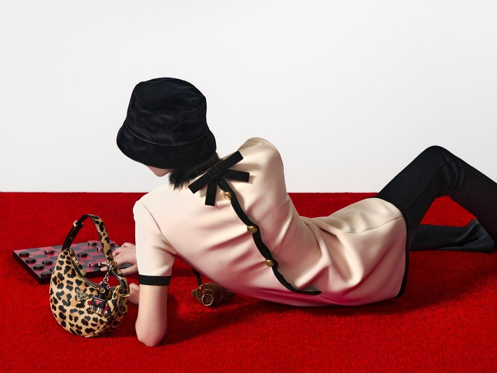 領到年終就結帳！2024精品包大黑馬Prada半月包、韓星都愛到不行原因揭密！-5