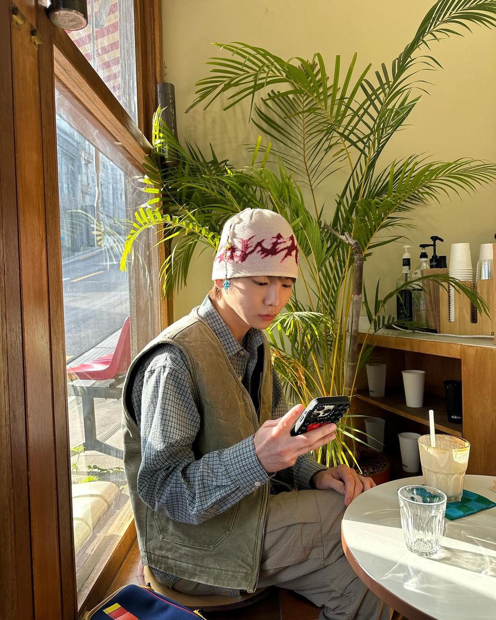 韓網熱議7位「最帥私服」韓團男偶像！然竣、車銀優穿出日常男友感，Hoshi成隊內時尚指標-12