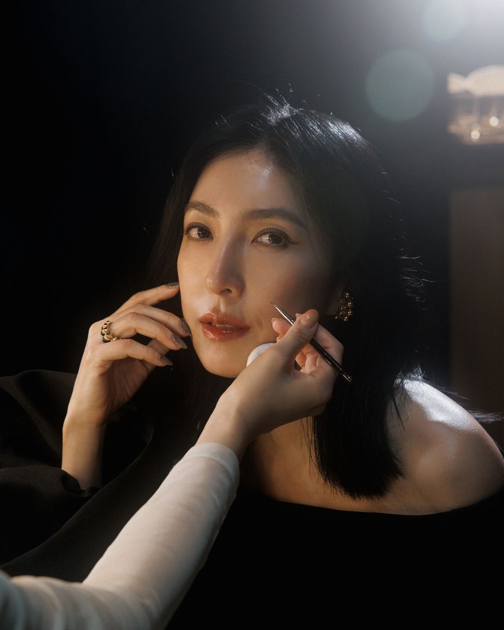 Netflix《影后》楊謹華與小鮮肉大談姐弟戀！46歲零皺紋、肌膚比燈泡亮，關鍵全在這！-4