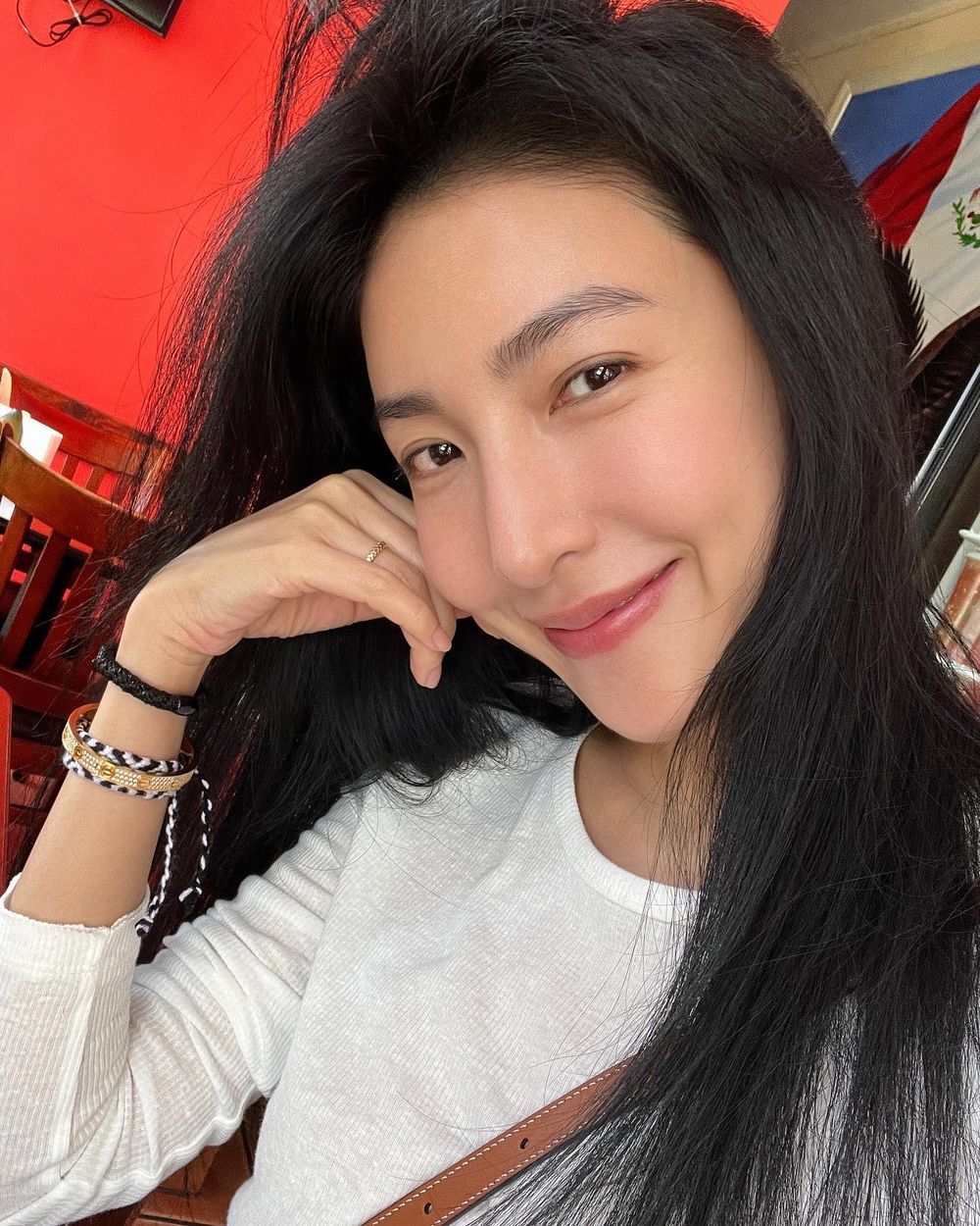 Netflix《影后》楊謹華與小鮮肉大談姐弟戀！46歲零皺紋、肌膚比燈泡亮，關鍵全在這！-6