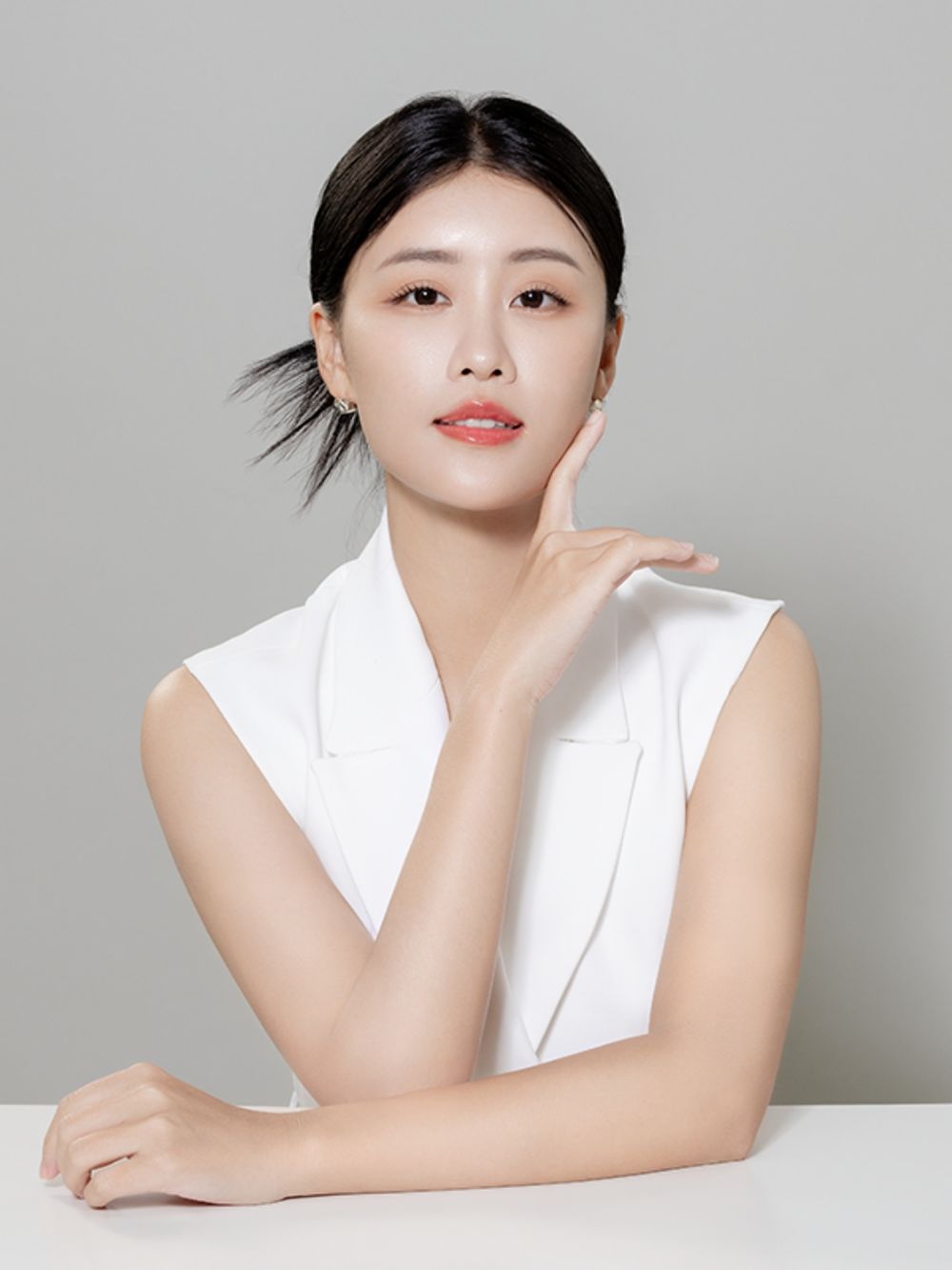 微笑女神林亦真不藏了！公開發光肌秘密，全靠德卡亮顏素、維他命面膜...，換季也不怕敏弱乾燥！-7