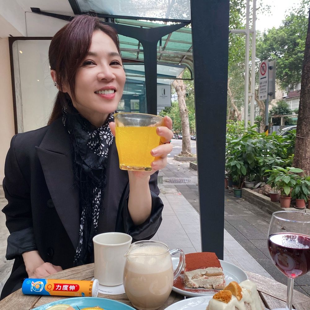 Netflix《影后》謝盈萱演活事業女強人！自創減法保養維持火辣身材、緊緻零毛孔膚質！-5