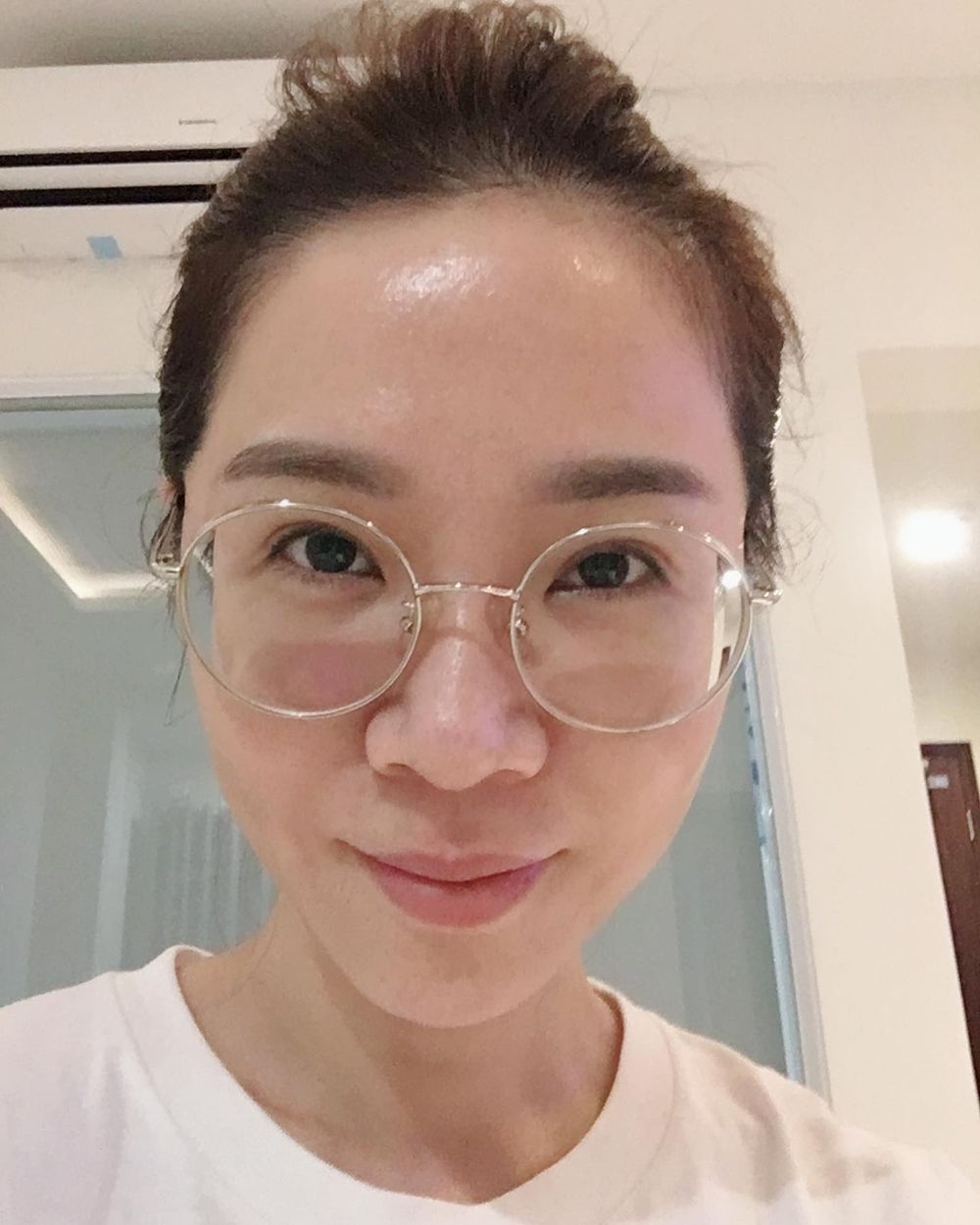 Netflix《影后》謝盈萱演活事業女強人！自創減法保養維持火辣身材、緊緻零毛孔膚質！-9