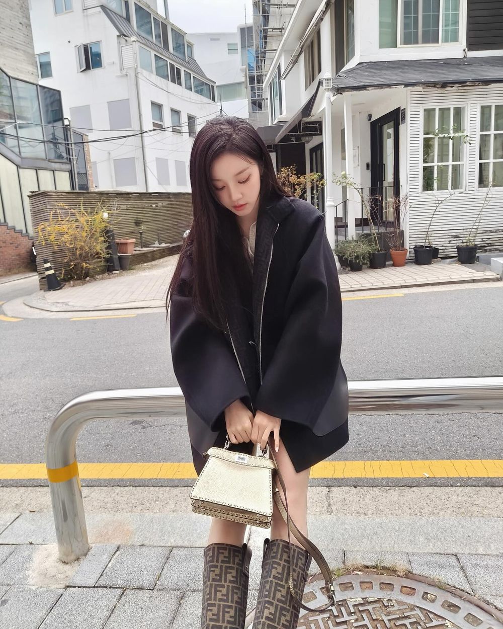 (G)I-DLE、aespa女團都偷用「靴子穿搭」秘技！Minnie、雨琦這樣穿出芭比腿！-17