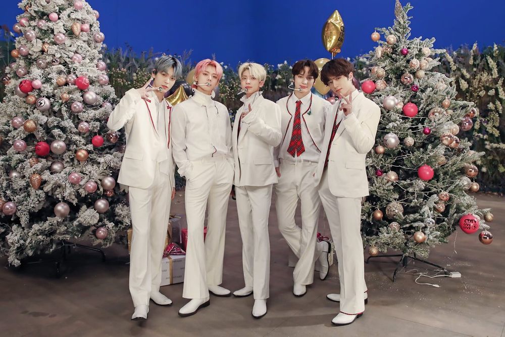 12月必聽韓團聖誕歌曲！EXO《初雪》成冬天逆襲神曲，Red Velvet & aespa跨團合作獲讚最美聖誕歌曲！-20