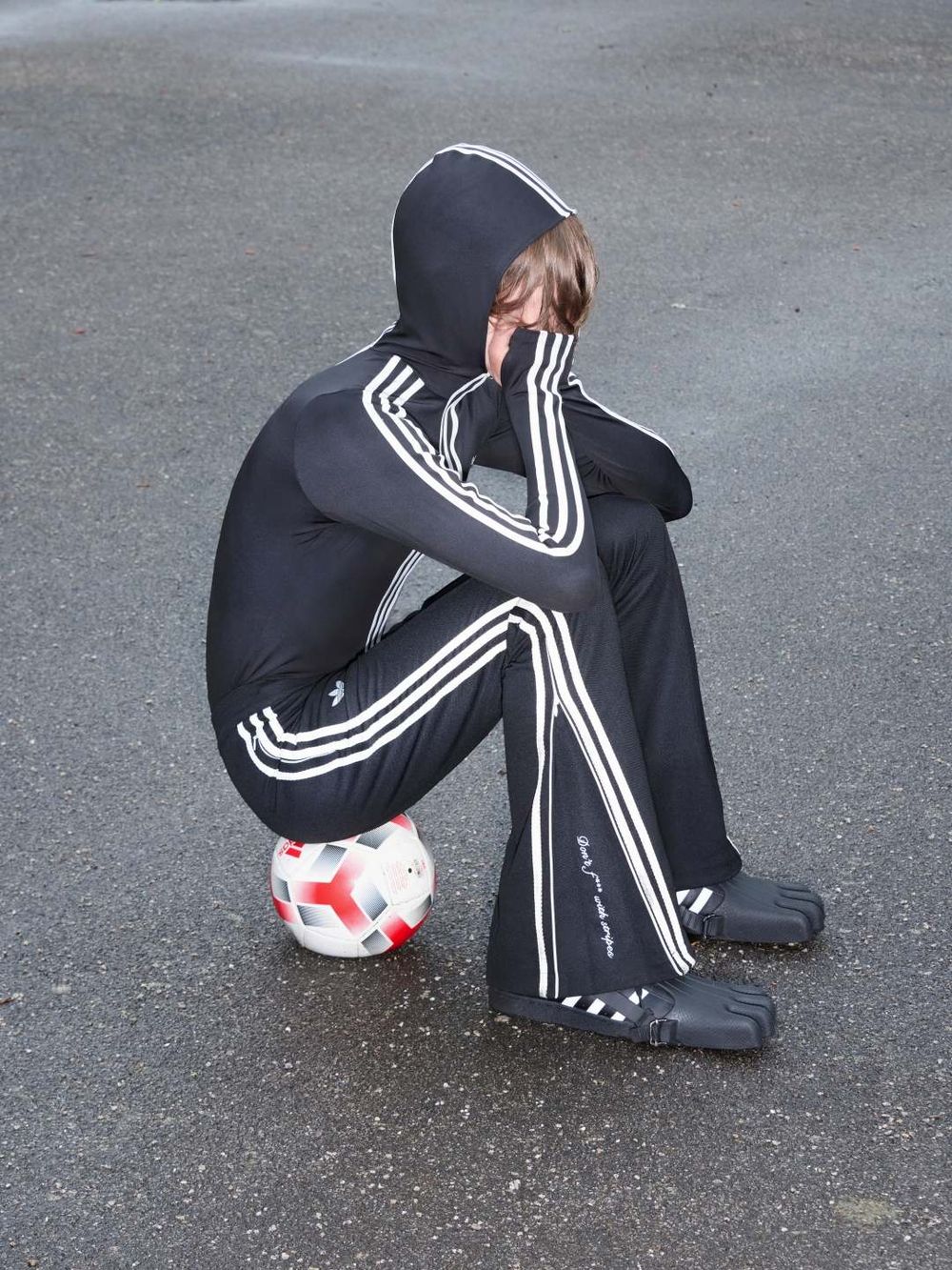 Jennie款愛迪達聯名要開賣了！adidas Originals攜手Avavav系列「短版上衣」絕對賣爆！-10