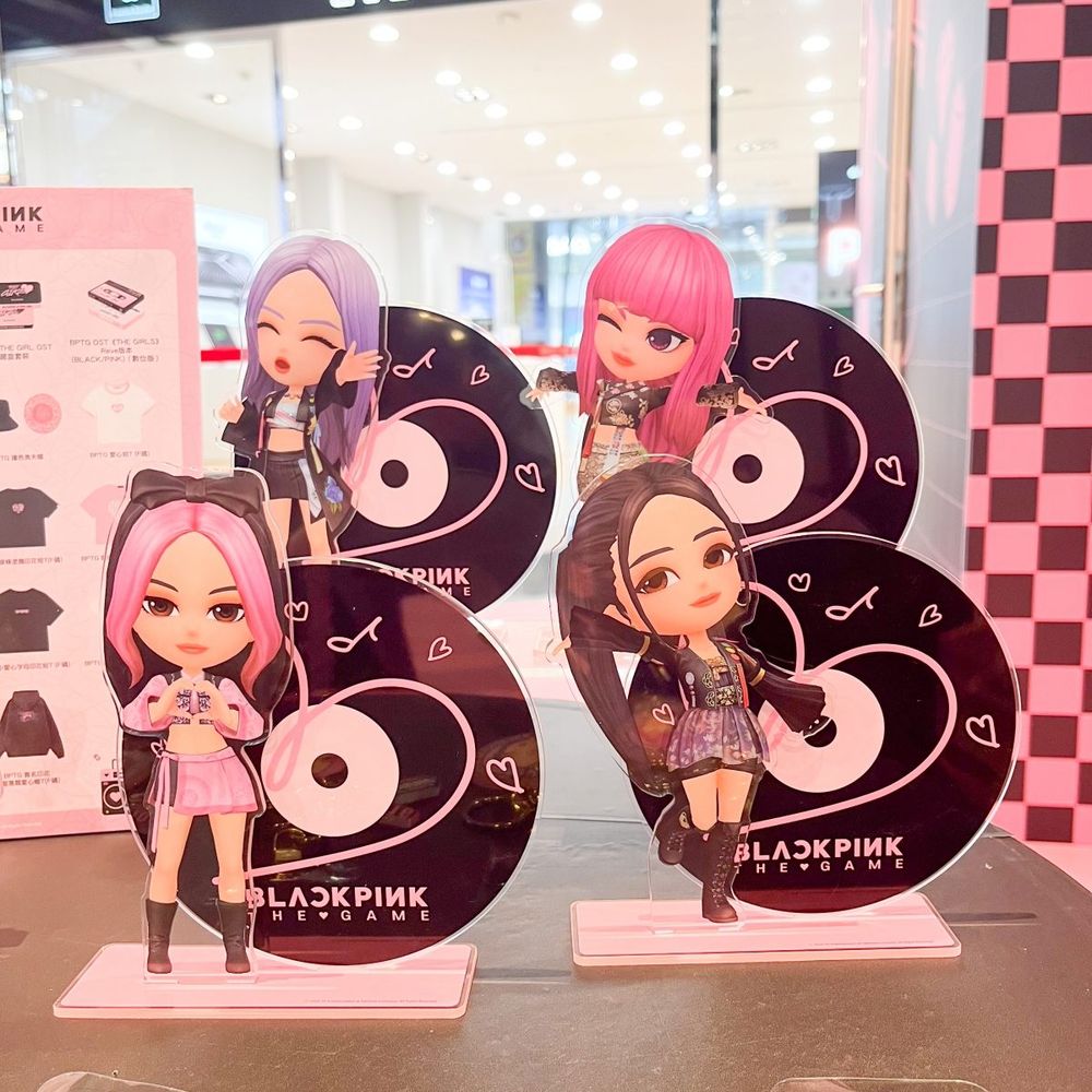 BLINK準備衝BLACKPINK THE GAME快閃店！「粉黑愛心抱枕、Y2K手機吊飾」必買周邊一次看！-4