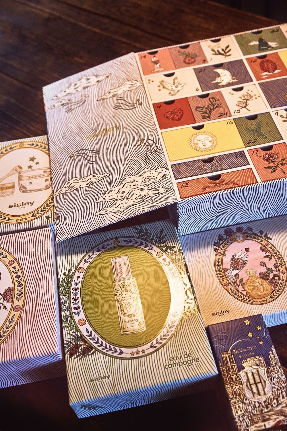 Sisley 2024聖誕倒數月曆用送的！美頸霜、抗皺活膚御緻駐顏霜、璀璨鑽白前導水...，VIP貴婦保養一把收！-3