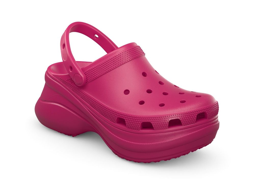 Crocs洞洞鞋2025必買厚底王者回歸！直接增高6公分不手軟、腿直接變超細！-5