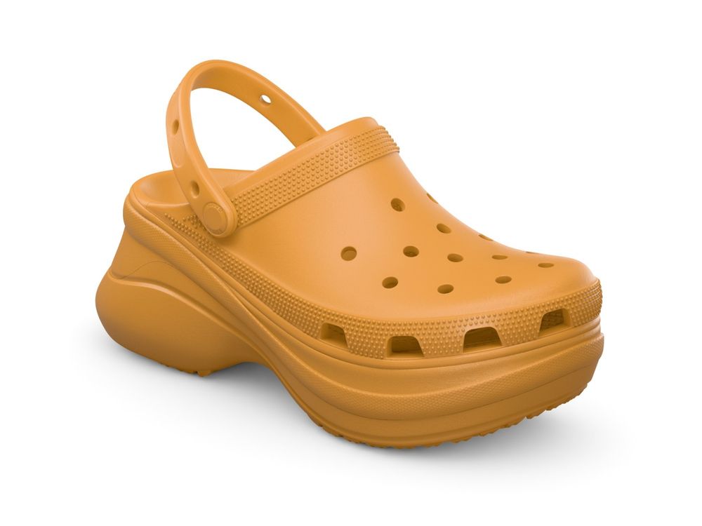 Crocs洞洞鞋2025必買厚底王者回歸！直接增高6公分不手軟、腿直接變超細！-6