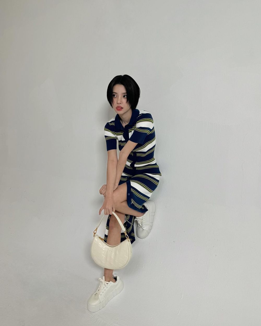 身高150怎麼穿？嬌小女愛豆私藏「5招增高穿搭術」竟然連包包大小也是關鍵？！-11