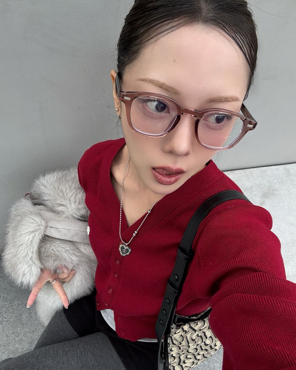 戴眼鏡怎麼化妝？眼鏡妝容必學三大重點，鏡框挑選、眼影/睫毛畫法，有神大眼輕鬆Get！-3