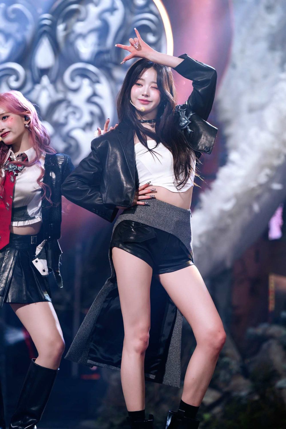 韓網熱議6位舞台造型消化力超強的女偶像！Karina前衛風格意外好看，張員瑛、Jennie身材比例太好！-7