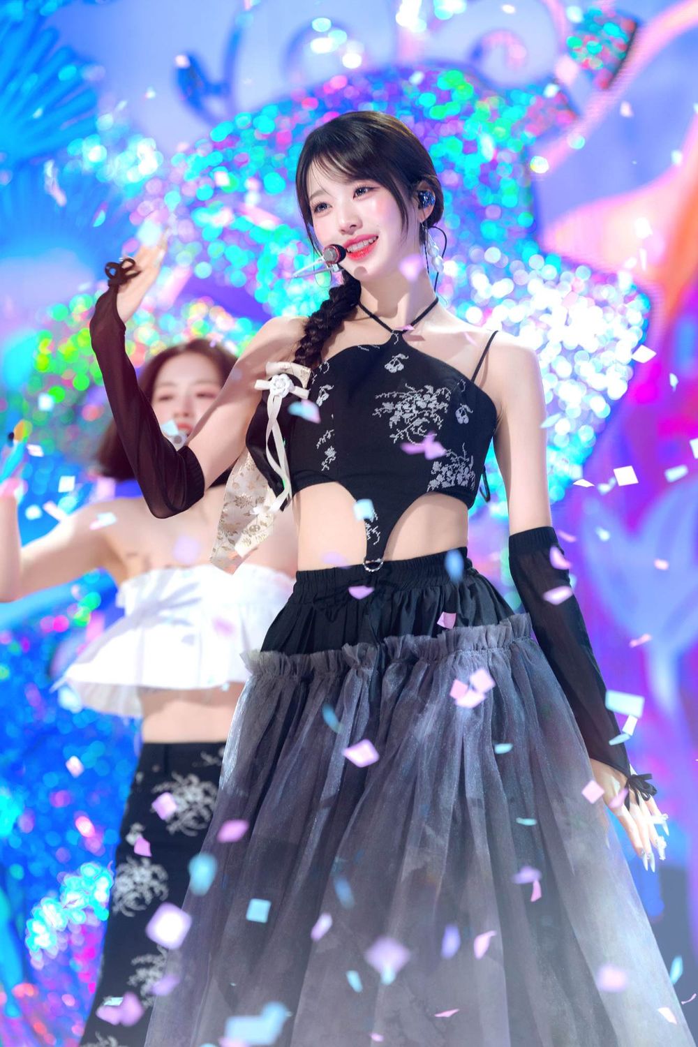 韓網熱議6位舞台造型消化力超強的女偶像！Karina前衛風格意外好看，張員瑛、Jennie身材比例太好！-6