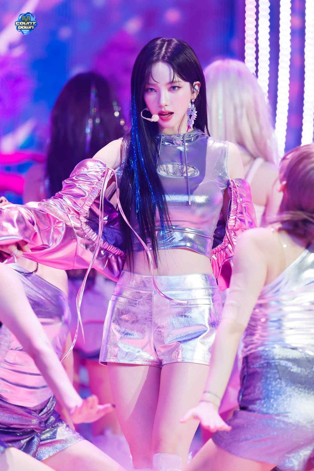 韓網熱議6位舞台造型消化力超強的女偶像！Karina前衛風格意外好看，張員瑛、Jennie身材比例太好！-8