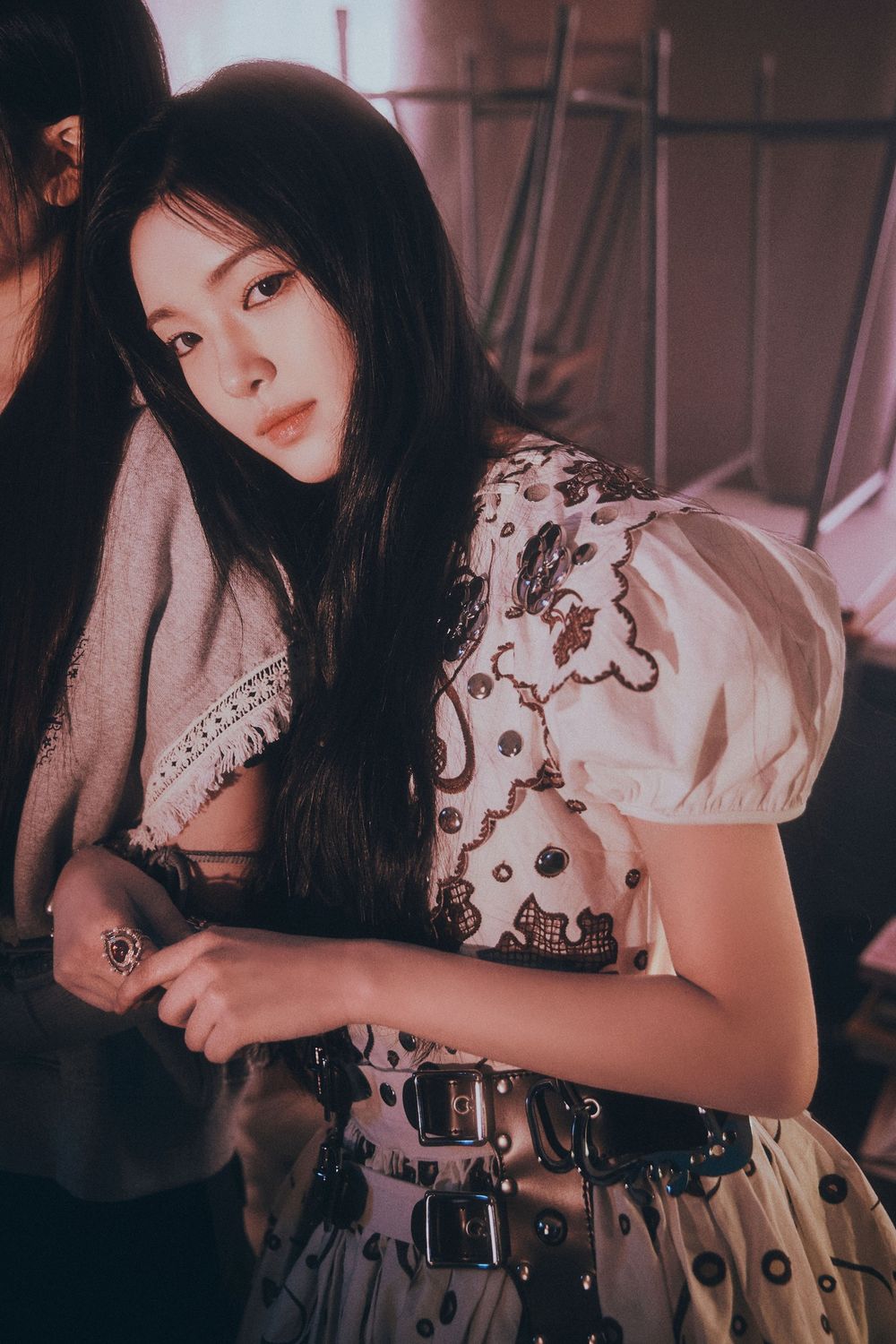 SM新女團「Hearts2Hearts」8位成員介紹！「她」被選為音樂節目新MC，高顏值成員撞臉師姐Karina引熱議！-10