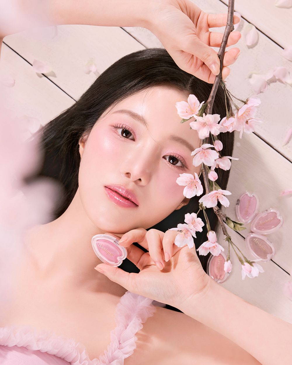 2025春季彩妝飄仙氣！dasique絕美櫻花瓣眼影、仙女棒唇釉，未上市已爆紅、美到失去理智！-6