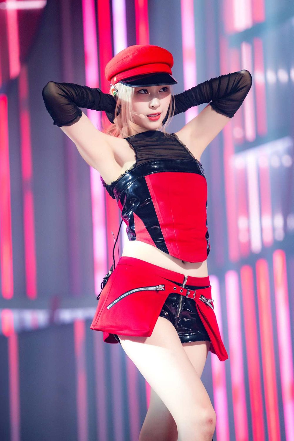 韓網熱議7位舞台上存在感超強的女偶像！Ahyeon實力驚人，Karina、安俞真風格搶眼！-14