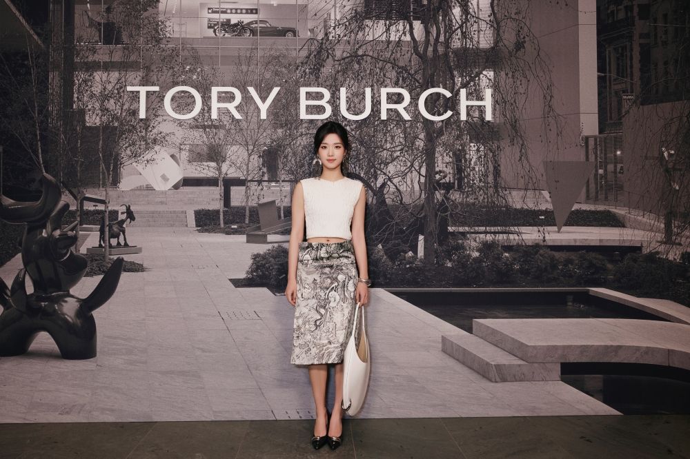 《五福臨門》盧昱曉、李心潔現身TORY BURCH紐約大秀！雙代女神美得不相上下！-2