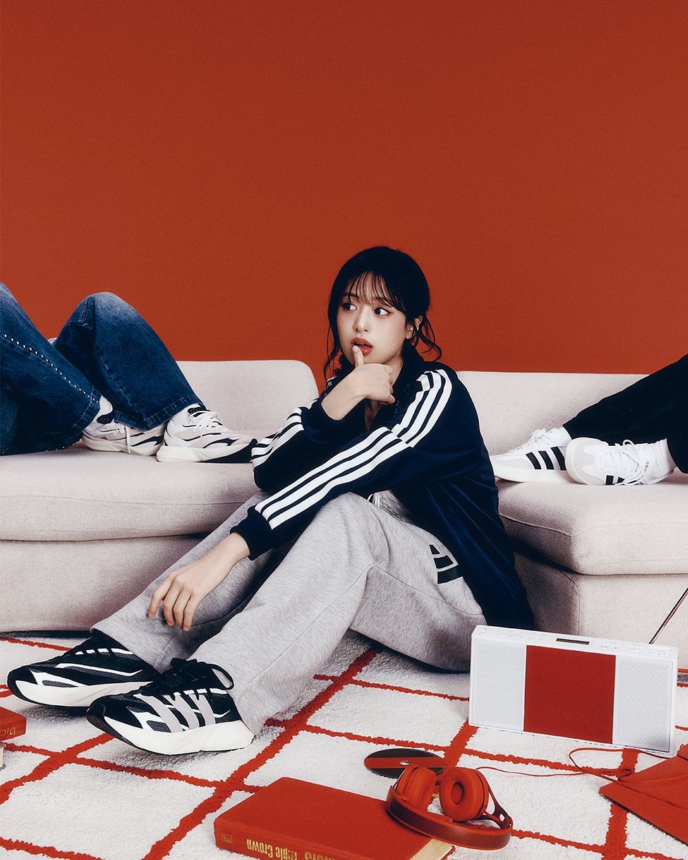 寶怪BABYMONSTER最新adidas大片出爐！校園女大生穿搭+同款新球鞋一起帶走！-14