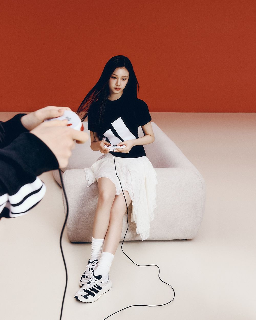 寶怪BABYMONSTER最新adidas大片出爐！校園女大生穿搭+同款新球鞋一起帶走！-15