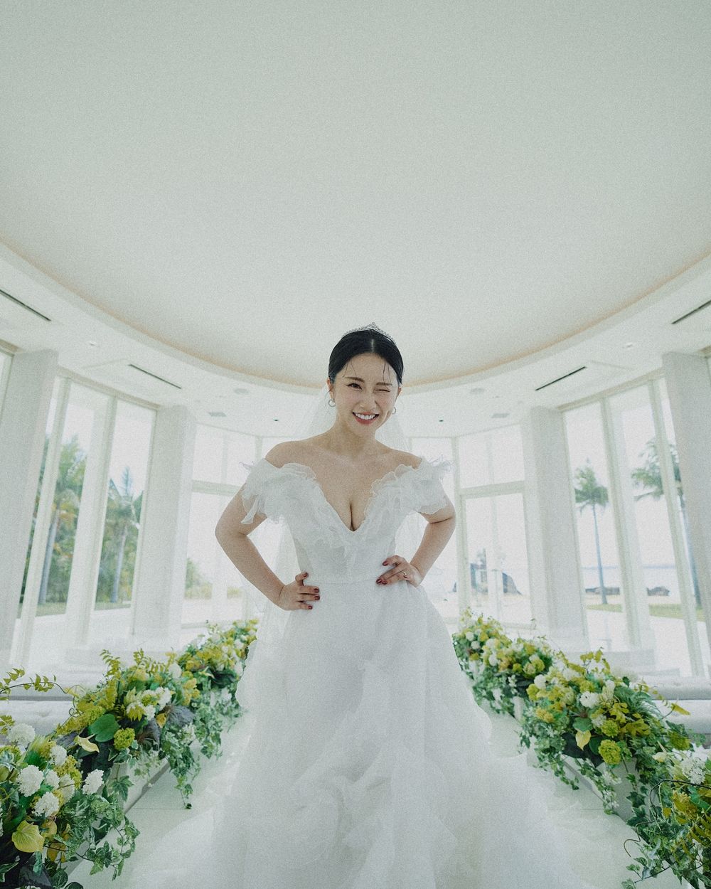 婁峻碩、焦凡凡沖繩婚禮照片曝光！根本最夢幻婚紗拍照範本、搭配珠寶都是Tiffany的！-3