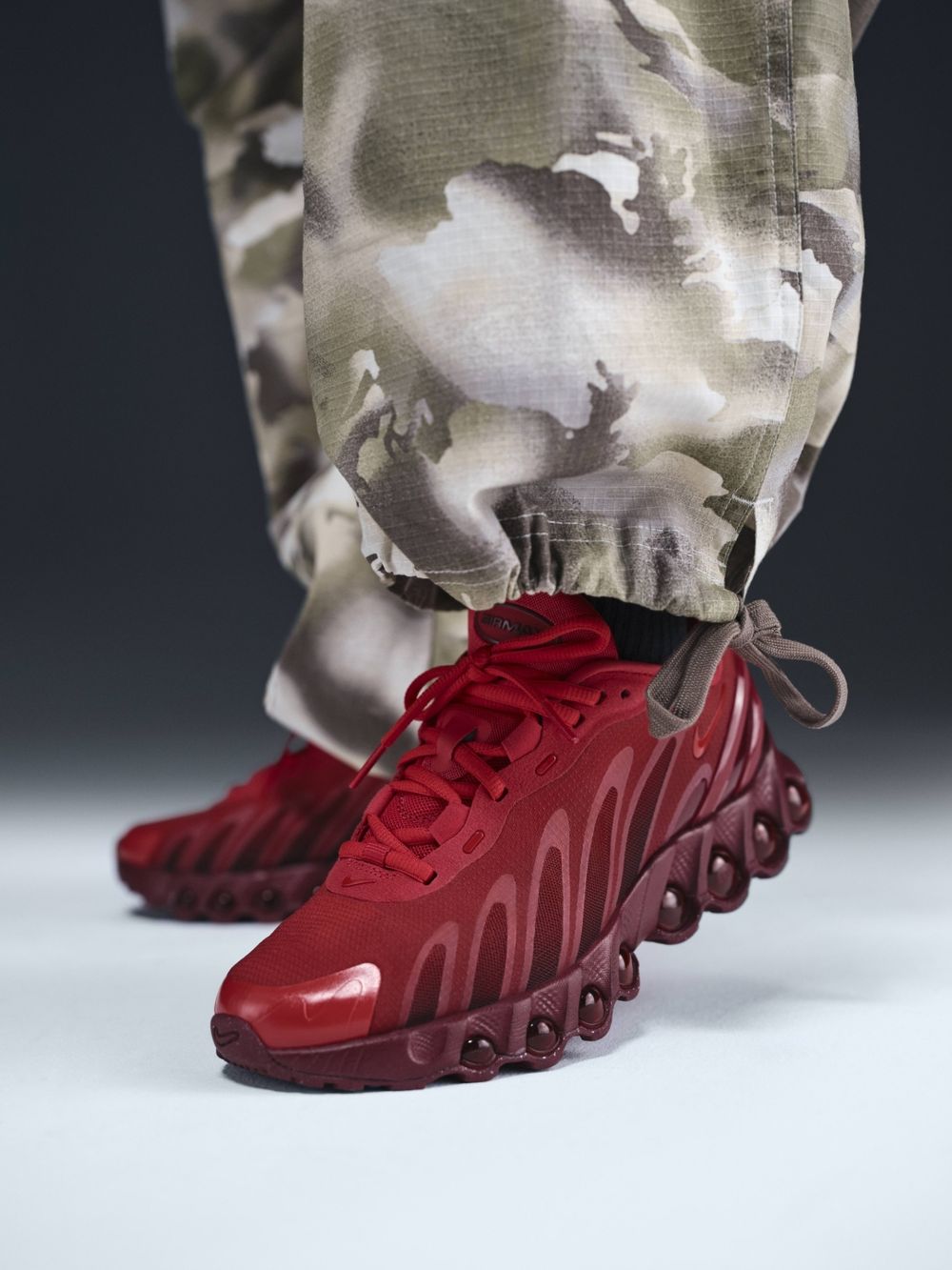 Nike鞋王駕到！Air Max Dn8將開賣「夢幻芭比粉」太美、空氣Q彈感像走在雲朵上！-4