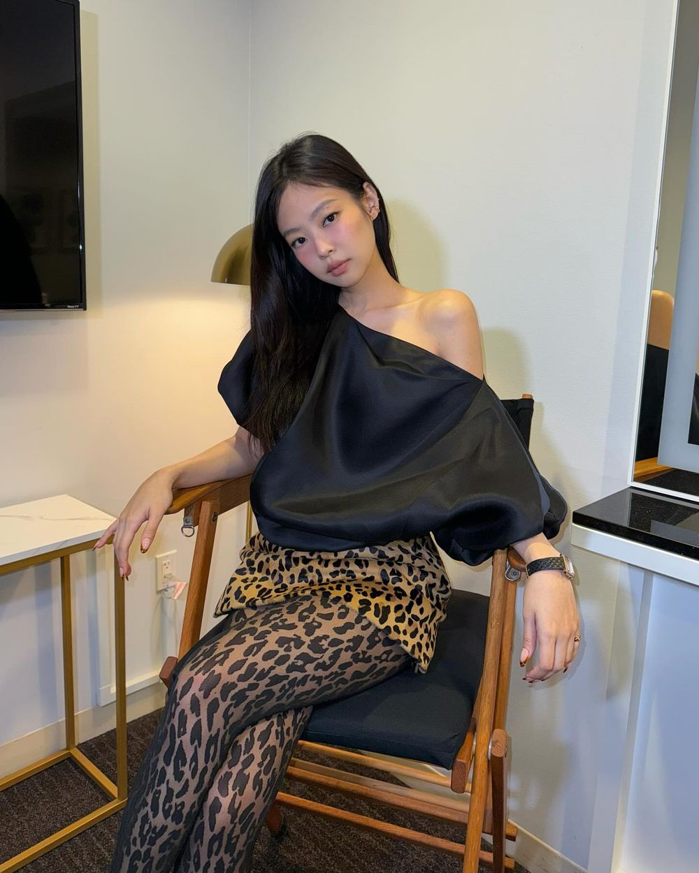 一點也不老氣！2025必學春夏6個「豹紋穿搭」靈感！韓女最愛第四招、低調人也能駕馭！-21