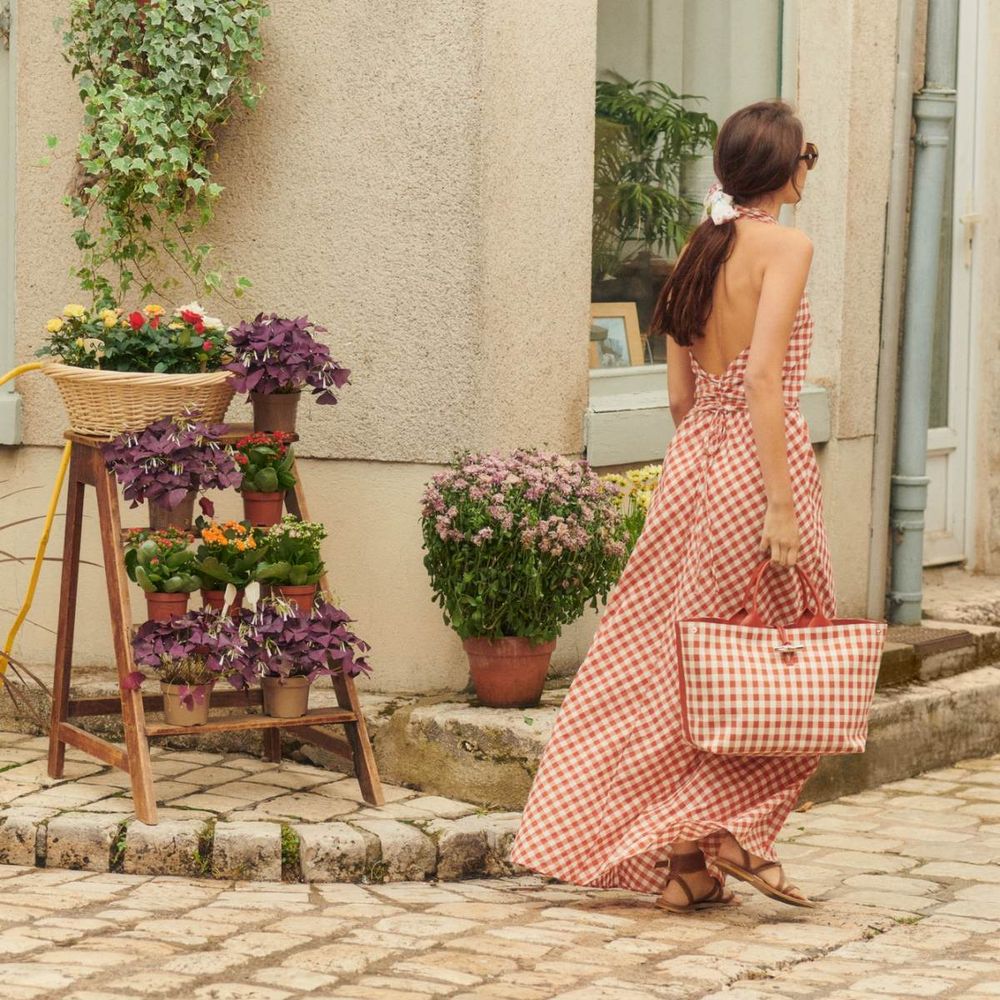 Longchamp 2025夏季田園風太好看！包包新色「番茄橘、胡蘿蔔黃」鬆弛感拉滿！-13