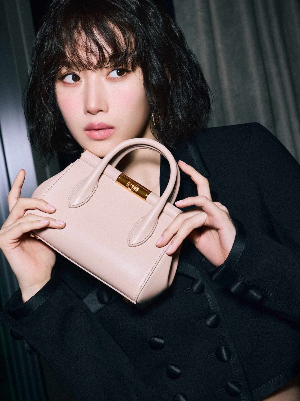 短髮美炸！文佳煐出鏡Dolce&Gabbana最新廣告「透膚微露美胸」這身材誰看了不佩服！-6