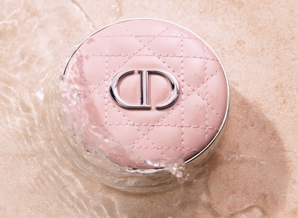 2025最新十款「氣墊粉餅」推薦！彩妝版網友討論度最高DIOR、PRADA、YSL...，持妝又無瑕、光澤真的美極了！-20