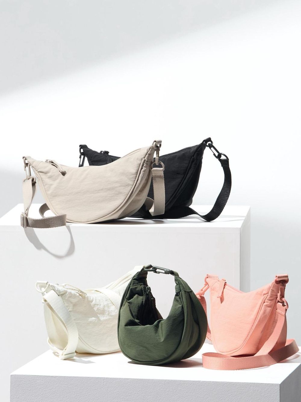 UNIQLO包王再進化！「超迷你」半月包來了！超美配色才290元、今年春夏必收一顆！-2