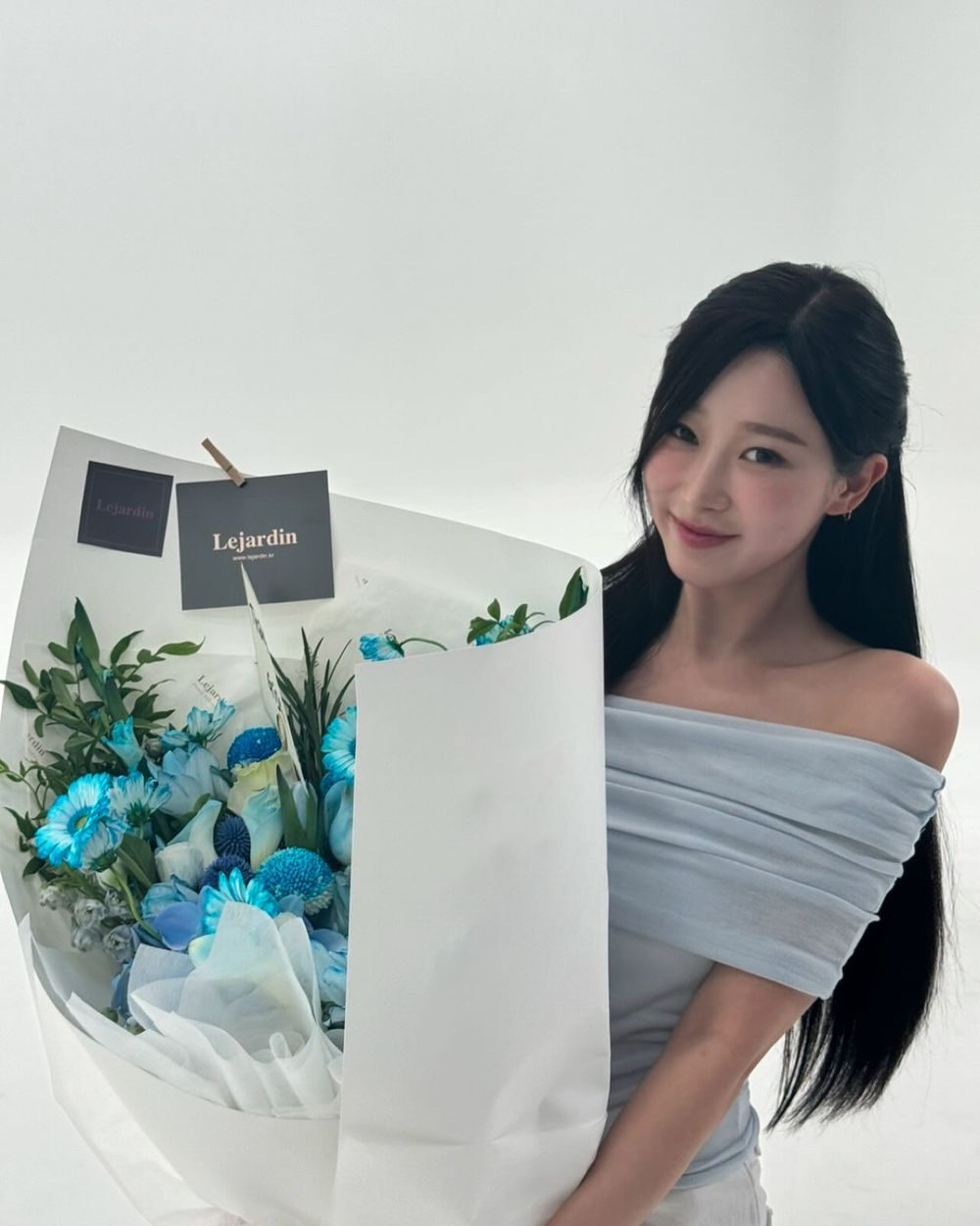 2025韓星美妝品牌代言爭霸戰！Rosé重回YSL懷抱、宋慧喬長年愛用嬌蘭、潤娥重新詮釋雪花秀、寧寧Z世代最愛偶像！-13