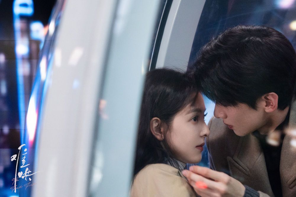 Netflix《難哄》白敬亭成新一代夢中男友！演活「桑延」深情又霸道、31歲穿校服還有少年感！-2