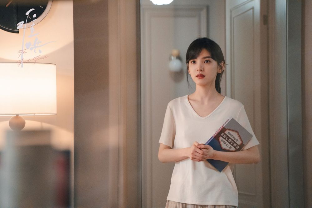 Netflix《難哄》章若楠初戀美貌被封「天選溫以凡」！私服鹽系穿搭超反差，竟還是許光漢的白月光？-2
