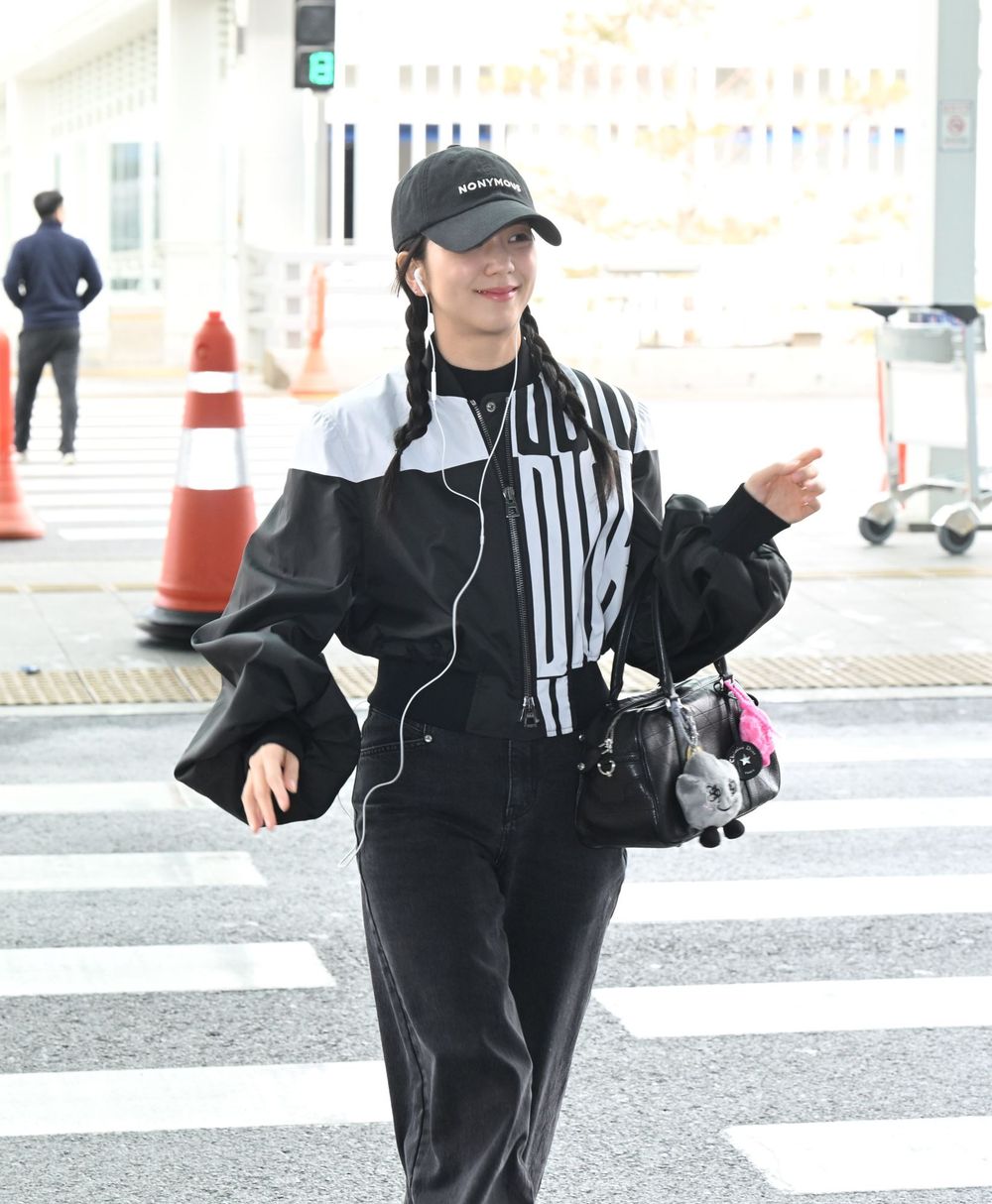 Dior鑽石雙門面出發時裝週！Jisoo行程滿檔氣色依舊好到發光、SVT珉奎腿長到出框！-2