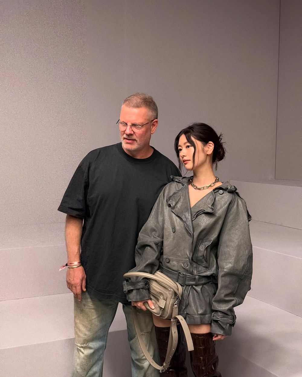 韓劇《媽朋兒》庭沼珉驚喜現身Acne Studios時裝週大秀！美腿長到不可思議！-6